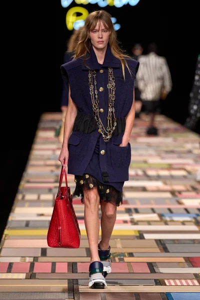 Look 28